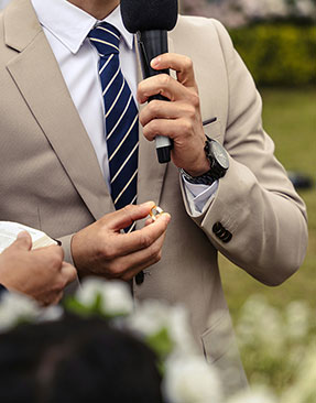 Image for One Third of UK Couples Use AI to Write Their Wedding Speech